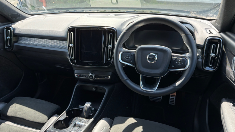 Volvo Xc40 2.0 B4P R DESIGN Pro 5dr Auto [7 speed] Petrol Estate